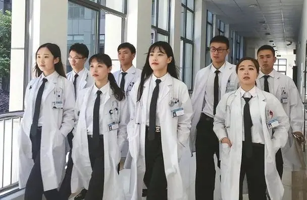 培养医学生8年时间，为何毕业后还不会看病？