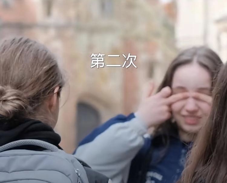 干得漂亮!女生在英国街头遭种族歧视霸气回击