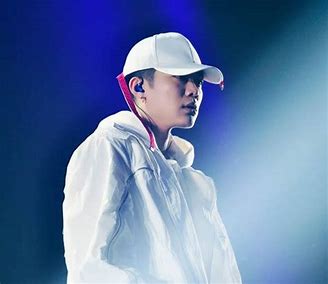 他刚“复出”就被举报，账号封禁！