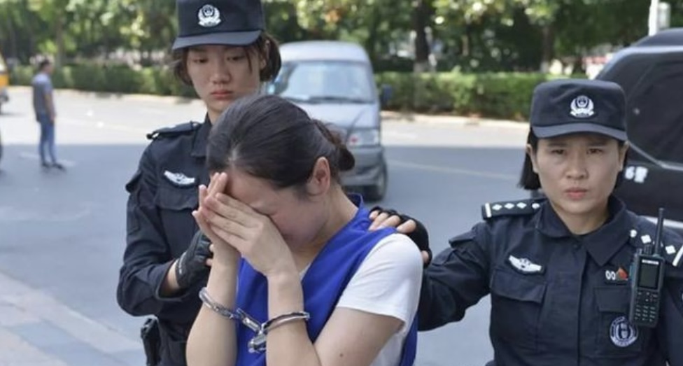震惊！“90后”女黑老大被抓时还在读研