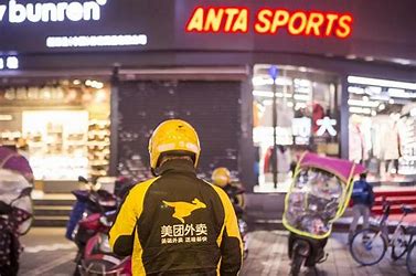 年轻人脱掉“长衫”来了？我们跟外卖小哥聊了聊