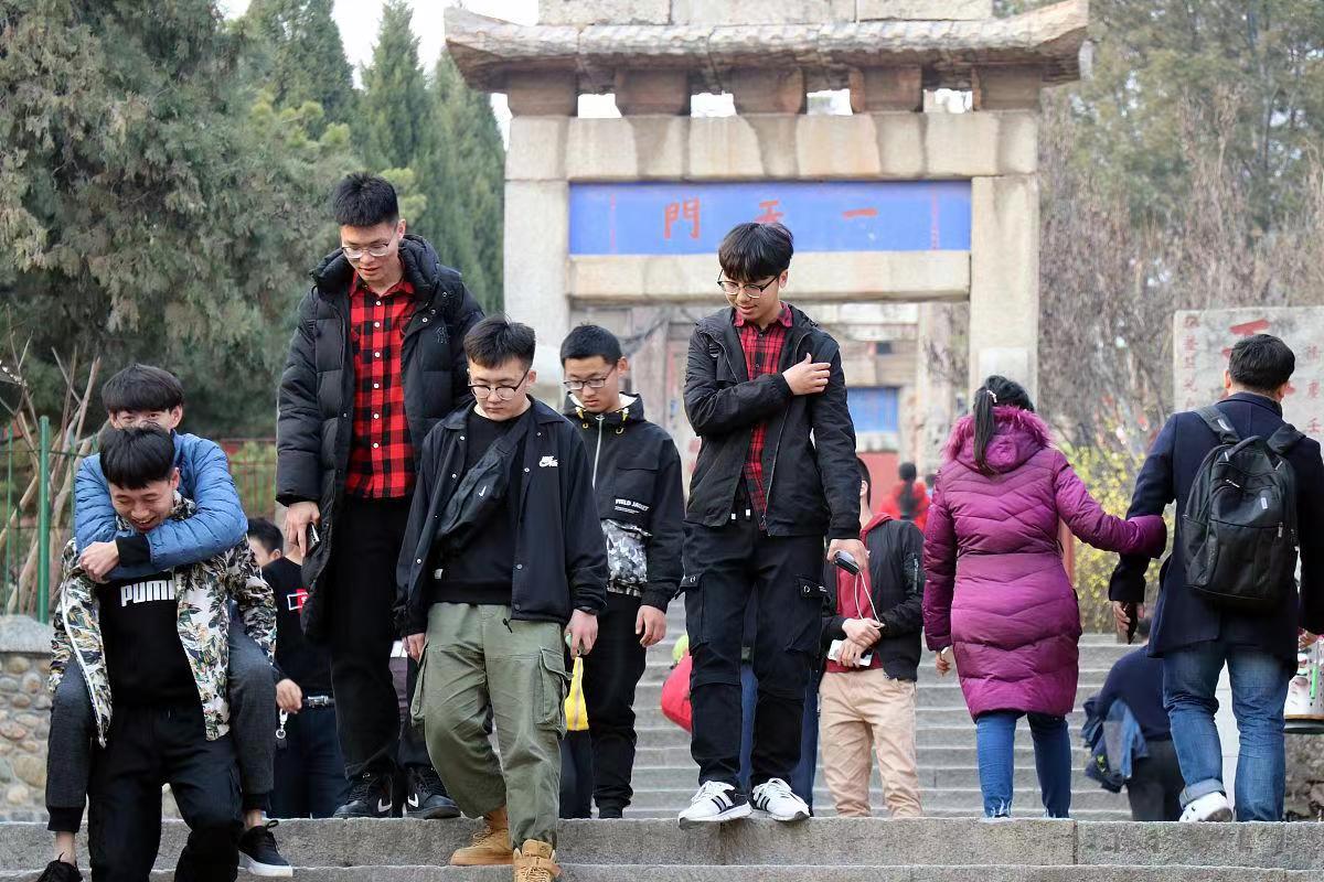 疫情后大学生们的特种兵式旅游