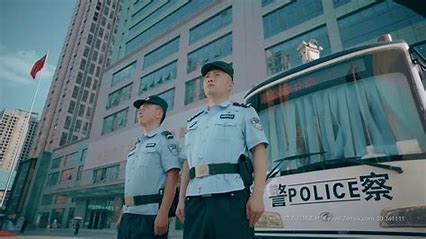 这是一件被鲜血染红的警服