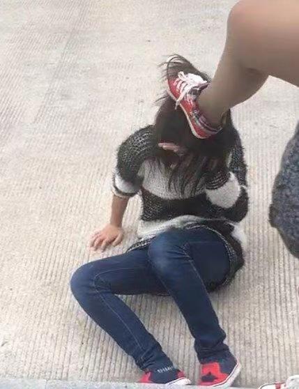犯罪低龄化，多名女孩闯入同学家中打人 警方介入