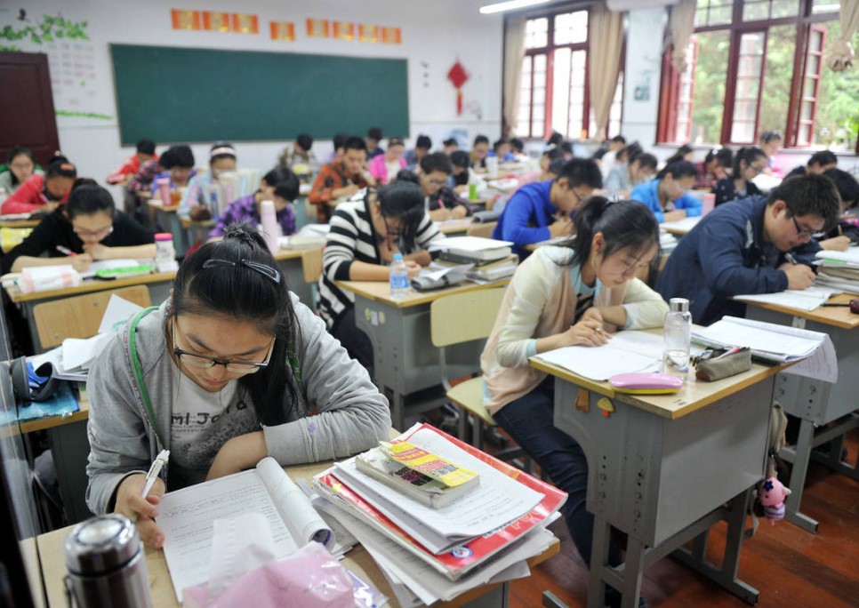 今年高考报名人数再创历史新高，竟高达 1291 万人（2023高考报名人数）